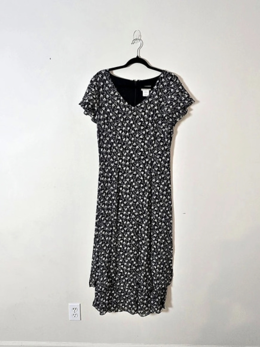 Coldwater Creek Black/White Floral V-Neck 100% Rayon Short Sleeve Ruffle Midi 8